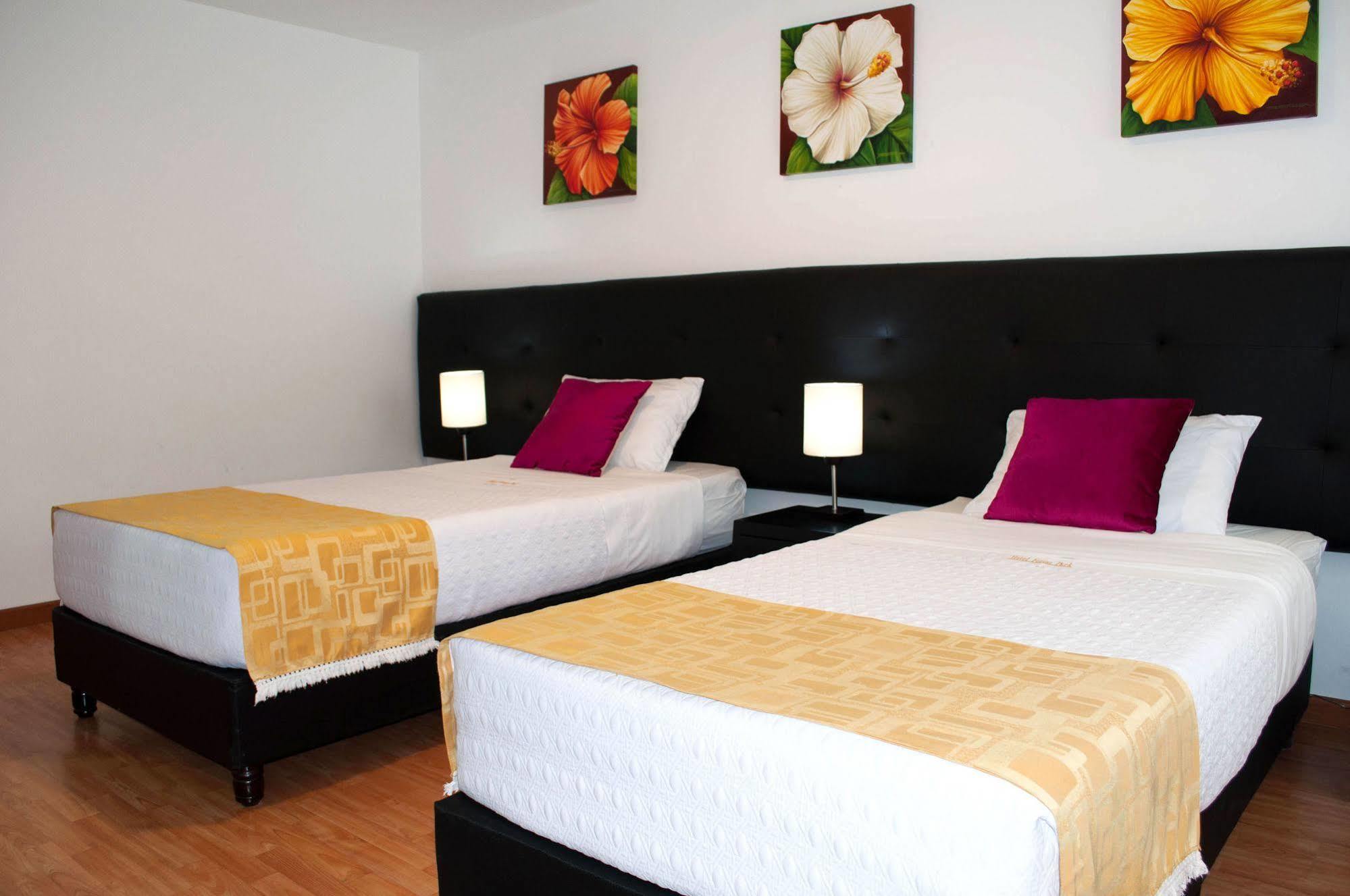 Hotel Ferias Park Bogota Bagian luar foto
