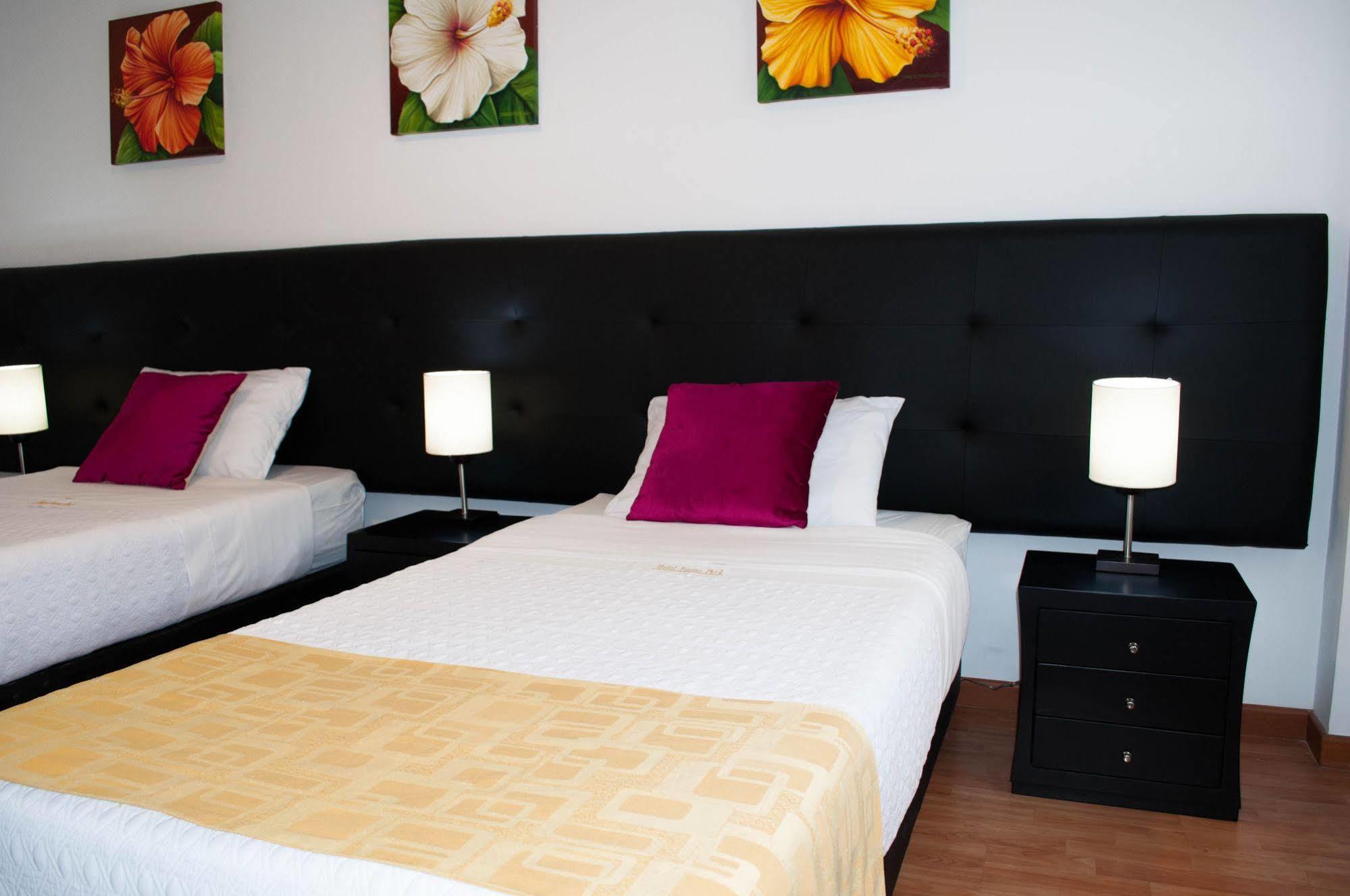 Hotel Ferias Park Bogota Bagian luar foto