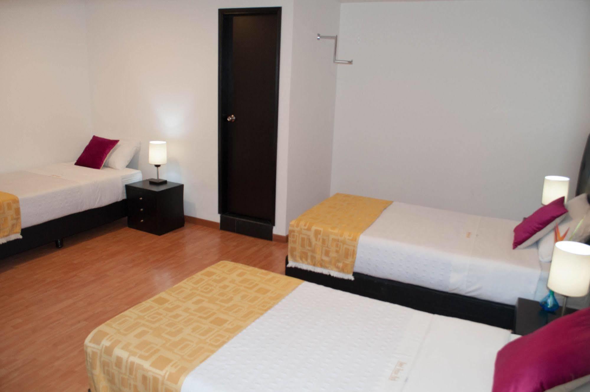 Hotel Ferias Park Bogota Bagian luar foto
