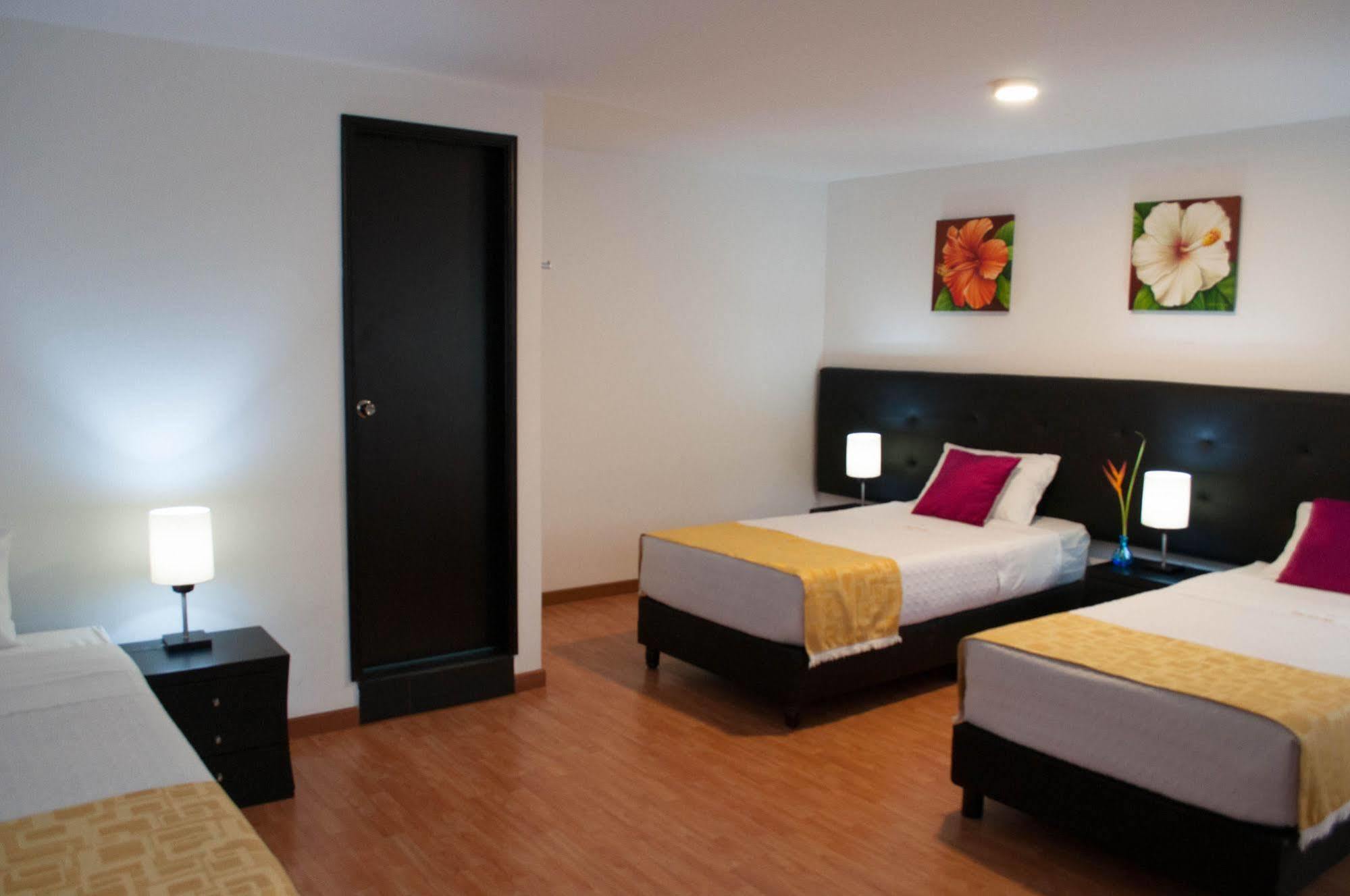 Hotel Ferias Park Bogota Bagian luar foto